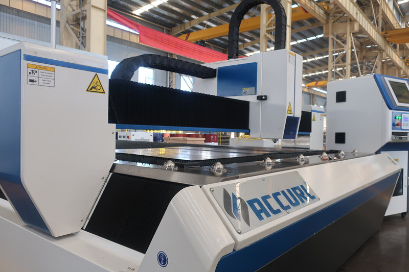 ACCURL Manufacturers 1000W Fiber CNC Laser Cutting Machine dengan IPG 1KW