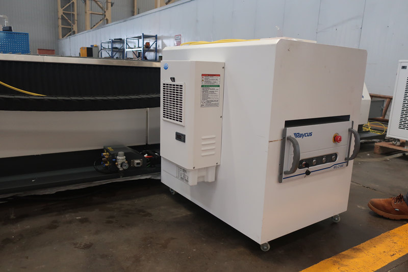 ACCURL Manufacturers 1000W Fiber CNC Laser Cutting Machine dengan IPG 1KW