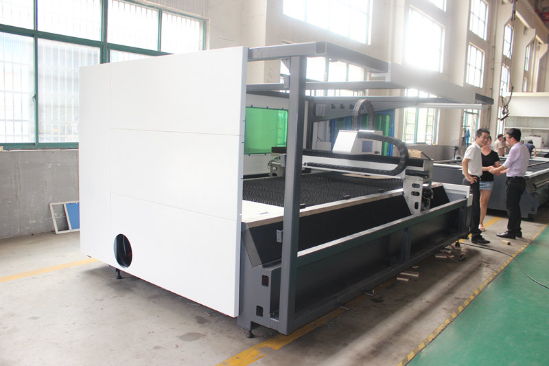 IPG 700w Sheet Metal Cutting Machine China pengilang